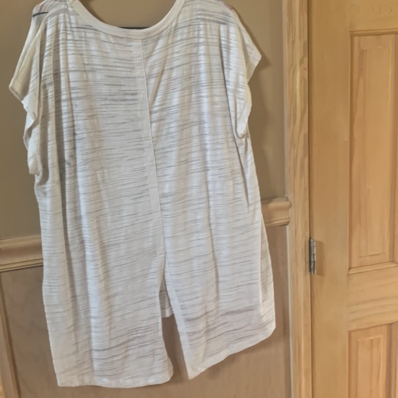 Umgee Large Live Free Bull with Flowers - Picture 3 of 3